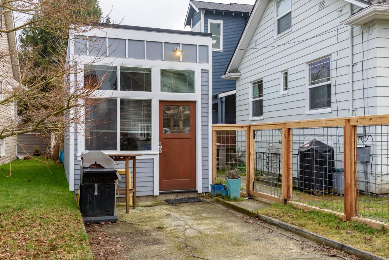 Tiny House By Kabino Mini Modern Tiny Home Heart Of Green Lake Pet Friendly Wifi Loft Up Ladder Plus Sleeper Sofa Σιάτλ Εξωτερικό φωτογραφία